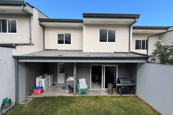 Se vende casa en Guachipelín de Escazú.