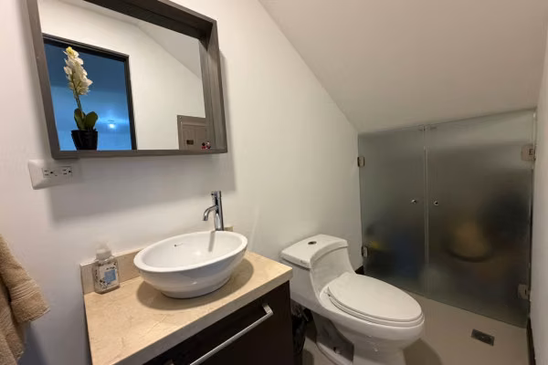 Se vende casa en Guachipelín de Escazú.