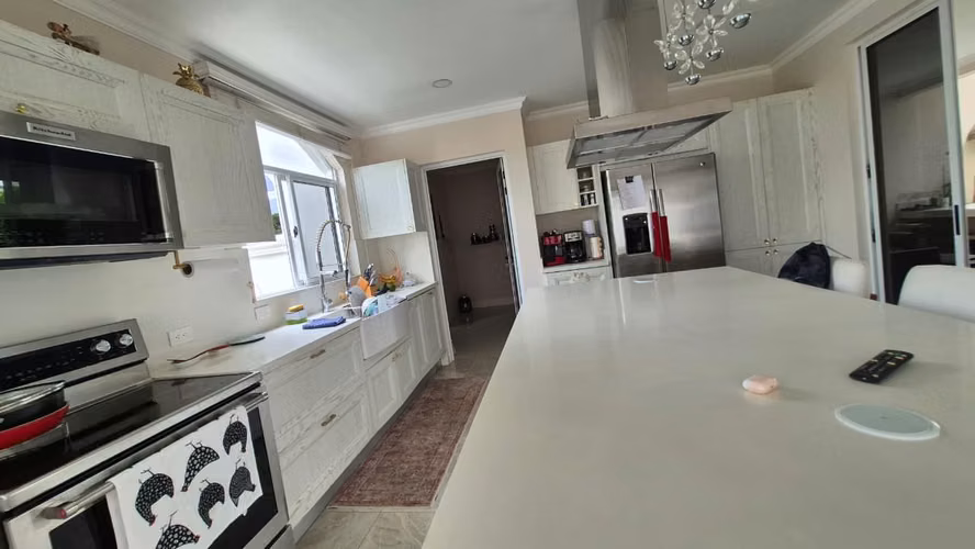 Beautiful two story house in Grecia rent/ self