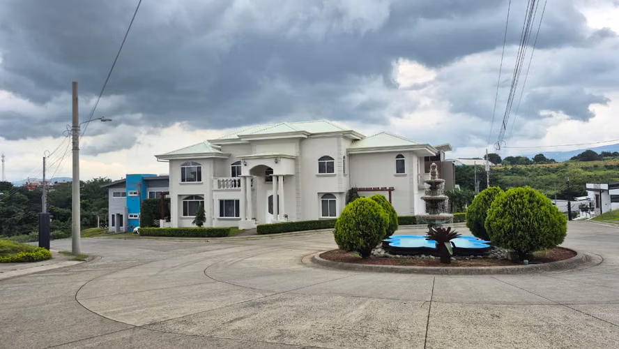 Alquiler/venta Grecia casa en condominio.