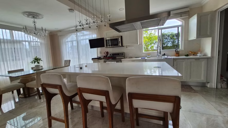 Alquiler/venta Grecia casa en condominio.