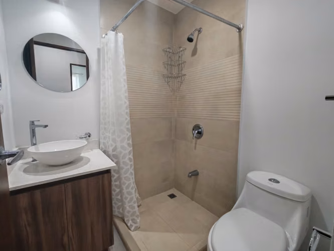 Se alquila apartamento al final del Boulevard de Rohrmoser. Cerca del Colegio Británico.