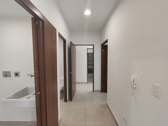 Se alquila apartamento al final del Boulevard de Rohrmoser. Cerca del Colegio Británico.