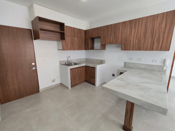 Se alquila apartamento al final del Boulevard de Rohrmoser. Cerca del Colegio Británico.