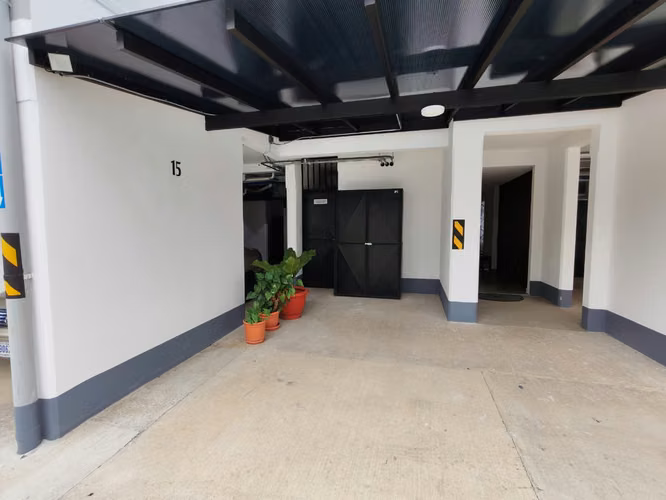 Se alquila apartamento al final del Boulevard de Rohrmoser. Cerca del Colegio Británico.