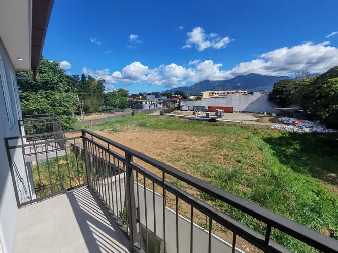 Apartment for rent at the end of Rohrmoser Boulevard. Near the British School.