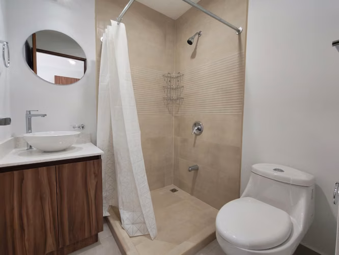 Se alquila apartamento al final del Boulevard de Rohrmoser. Cerca del Colegio Británico.