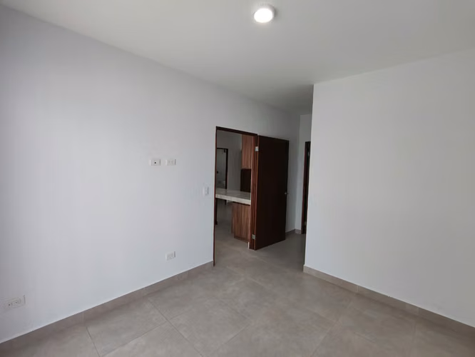 Se alquila apartamento al final del Boulevard de Rohrmoser. Cerca del Colegio Británico.