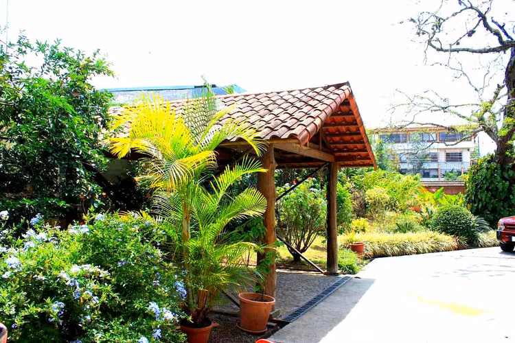 OPORTUNIDAD! PROPIEDAD DE 1.400 M2 CON 2 CASAS EN SAN RAFAEL ESCAZU X COUNTRY CLUB - Imagen 18