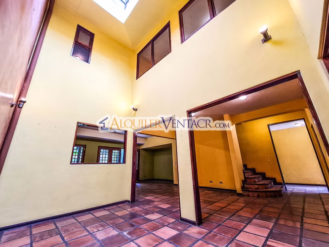 OPORTUNIDAD! PROPIEDAD DE 1.400 M2 CON 2 CASAS EN SAN RAFAEL ESCAZU X COUNTRY CLUB - Imagen 4