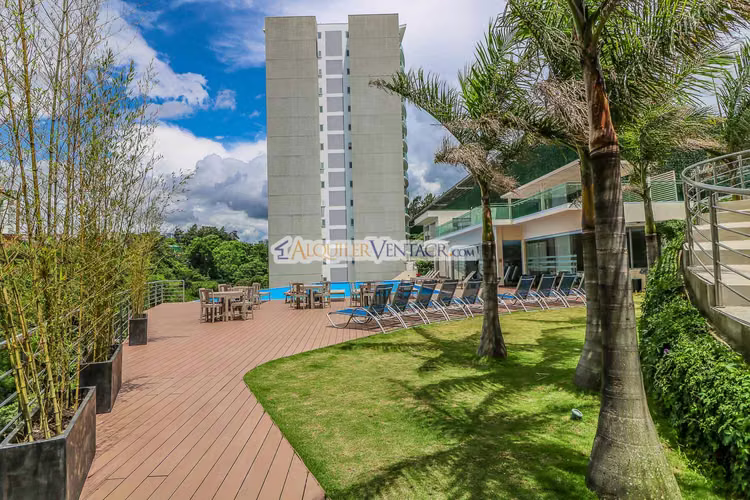 Lujoso Penthouse amueblado con vista en torre Paradisus Rohrmoser Pavas - Imagen 18