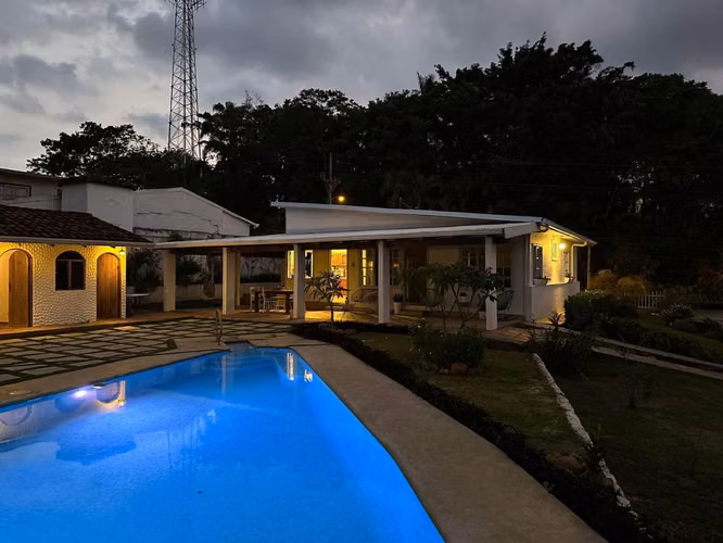 CASA CON CABINA ADICIONAL SE VENDE EN ATENAS CENTRO, ALAJUELA
