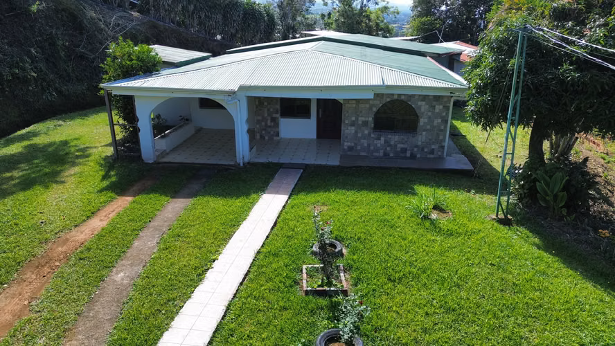 House for rent in Grecia- San Luis