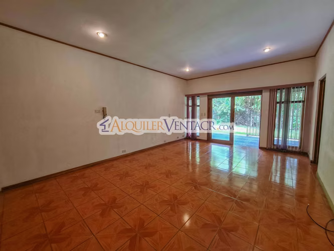 Casa con uso suelo mixto / de un nivel de 463 m2 / con 1.100 m2 lote x Distrito 4 Guachipelín Escazú - Imagen 20