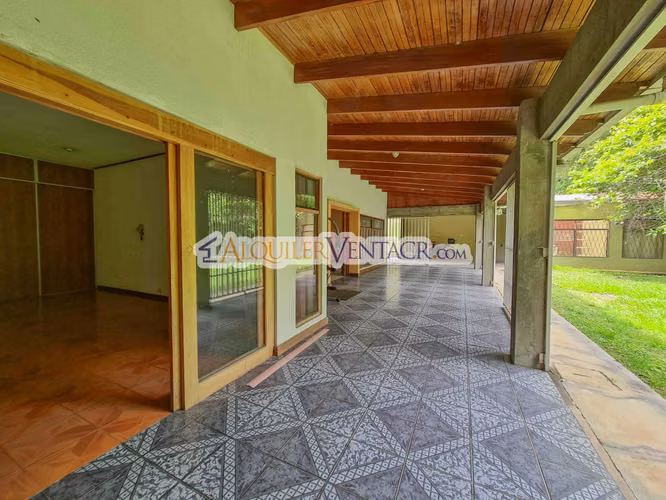 Casa con uso suelo mixto / de un nivel de 463 m2 / con 1.100 m2 lote x Distrito 4 Guachipelín Escazú - Imagen 10