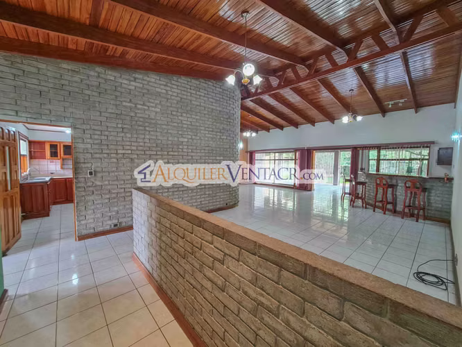 Casa con uso suelo mixto / de un nivel de 463 m2 / con 1.100 m2 lote x Distrito 4 Guachipelín Escazú - Imagen 9