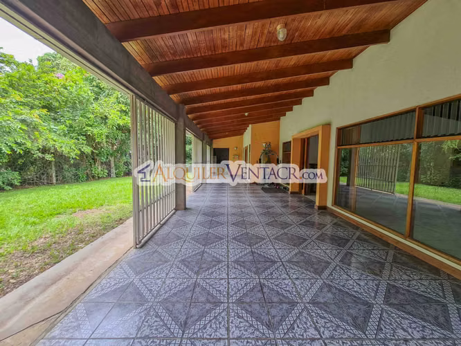 Casa con uso suelo mixto / de un nivel de 463 m2 / con 1.100 m2 lote x Distrito 4 Guachipelín Escazú - Imagen 7