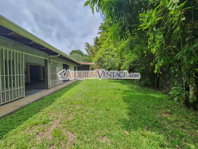 Casa con uso suelo mixto / de un nivel de 463 m2 / con 1.100 m2 lote x Distrito 4 Guachipelín Escazú - Imagen 12