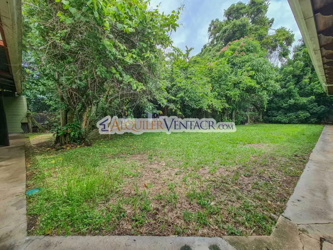 Casa con uso suelo mixto / de un nivel de 463 m2 / con 1.100 m2 lote x Distrito 4 Guachipelín Escazú - Imagen 8