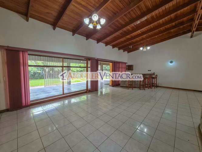 Casa con uso suelo mixto / de un nivel de 463 m2 / con 1.100 m2 lote x Distrito 4 Guachipelín Escazú - Imagen 5