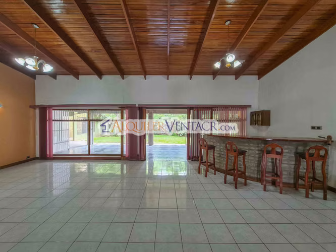 Casa con uso suelo mixto / de un nivel de 463 m2 / con 1.100 m2 lote x Distrito 4 Guachipelín Escazú - Imagen 11
