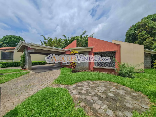 Casa con uso suelo mixto / de un nivel de 463 m2 / con 1.100 m2 lote x Distrito 4 Guachipelín Escazú - Imagen 3