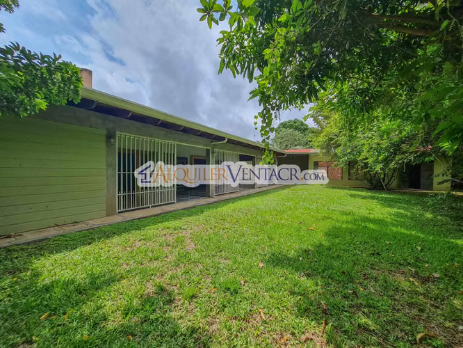Casa con uso suelo mixto / de un nivel de 463 m2 / con 1.100 m2 lote x Distrito 4 Guachipelín Escazú - Imagen 6