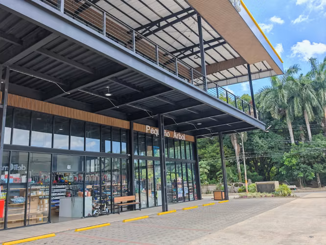 Local Comercial en Alquiler en Herradura - 90m² - Playa Herradura - Alto tránsito