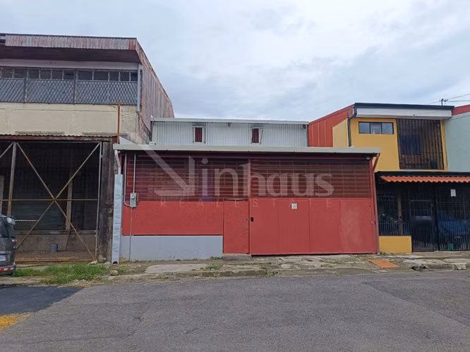 Venta de OfiBodega en excelente estado en Uruca