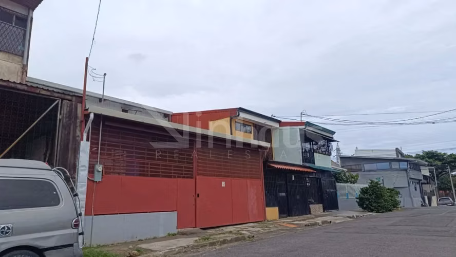 Venta de OfiBodega en excelente estado en Uruca