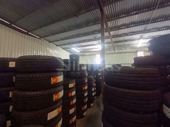 Venta de OfiBodega en excelente estado en Uruca