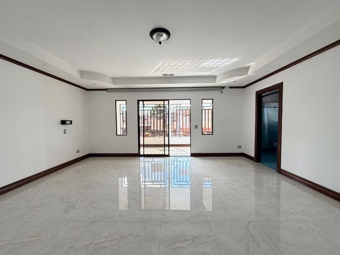 CASA EN VENTA EN SABANA