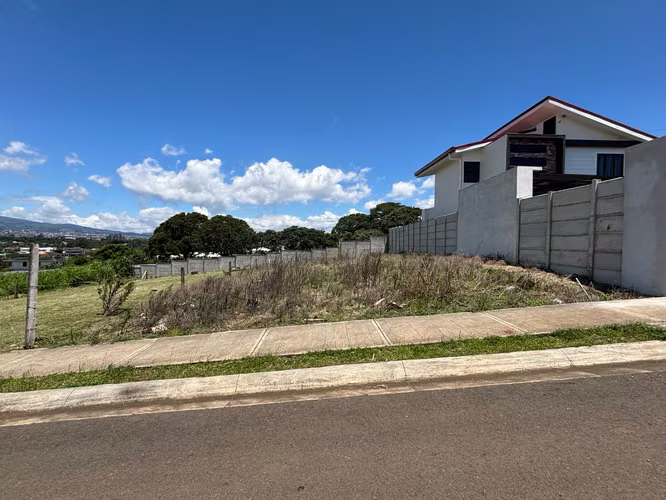 Venta de lote de 315 m², Jardines de Santa Cruz, San Isidro de Heredia