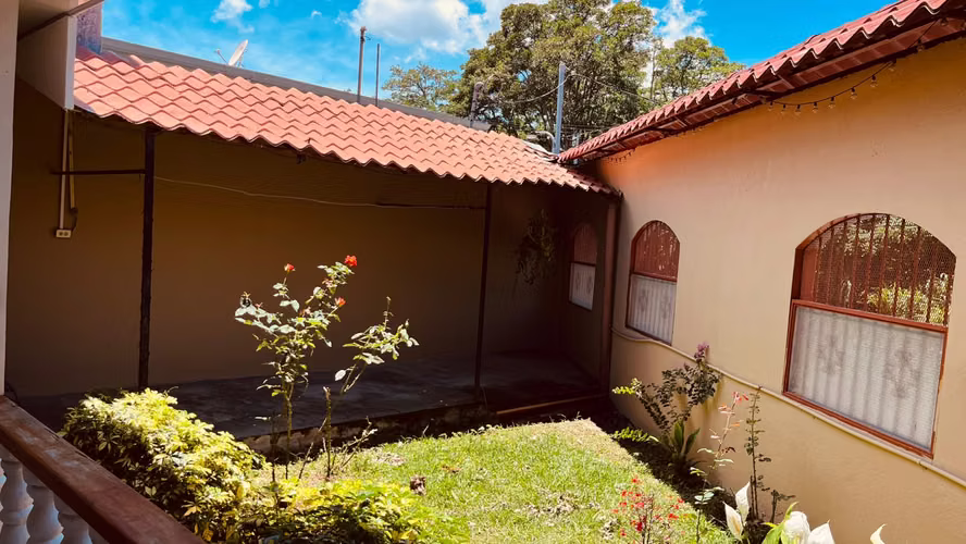 Se vende casa en el Porvenir -Desamparados