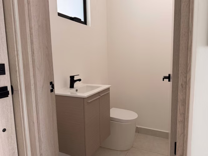 Casa moderna en alquiler en Lindora | 3 habitaciones y piscina | $2,500 - Imagen 14