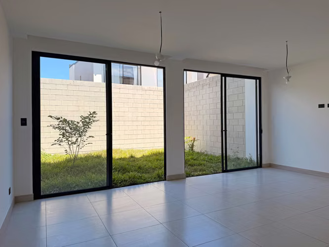 Casa moderna en alquiler en Lindora | 3 habitaciones y piscina | $2,500 - Imagen 6