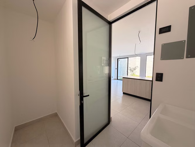 Casa moderna en alquiler en Lindora | 3 habitaciones y piscina | $2,500 - Imagen 15