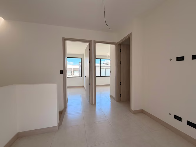 Casa moderna en alquiler en Lindora | 3 habitaciones y piscina | $2,500 - Imagen 16