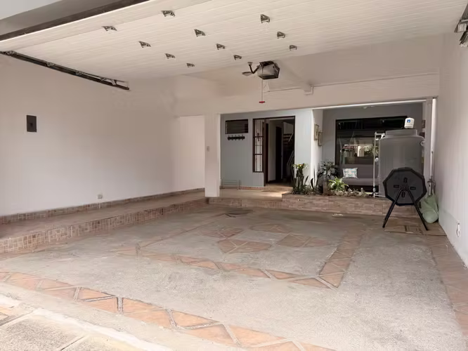 Casa amueblada en Escazú | A 400 m del Hospital CIMA | $2,100