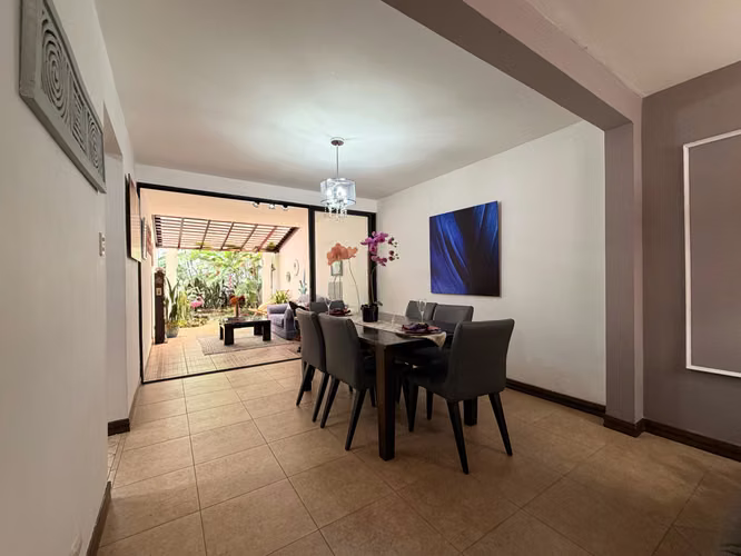 Casa amueblada en Escazú | A 400 m del Hospital CIMA | $2,100