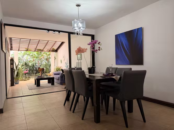 Casa amueblada en Escazú | A 400 m del Hospital CIMA | $2,100