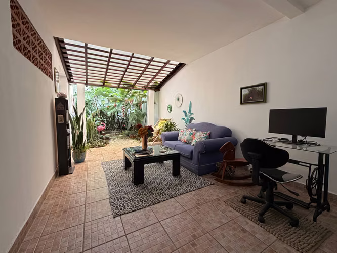 Casa amueblada en Escazú | A 400 m del Hospital CIMA | $2,100