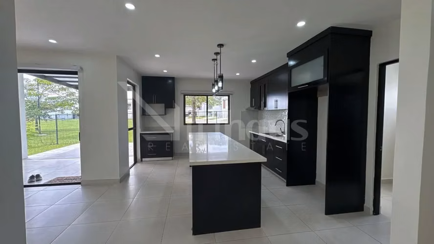 Venta de casa en condominio en Los Reyes Alajuela - Imagen 2