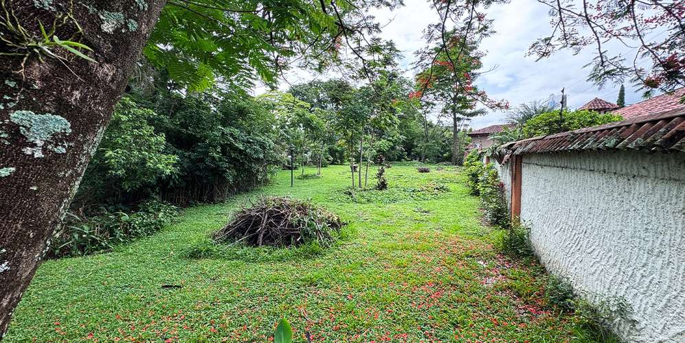 Lote plano en Santa Ana Lindora - Uso mixto 3 pisos - Alta visibilidad - Imagen 6