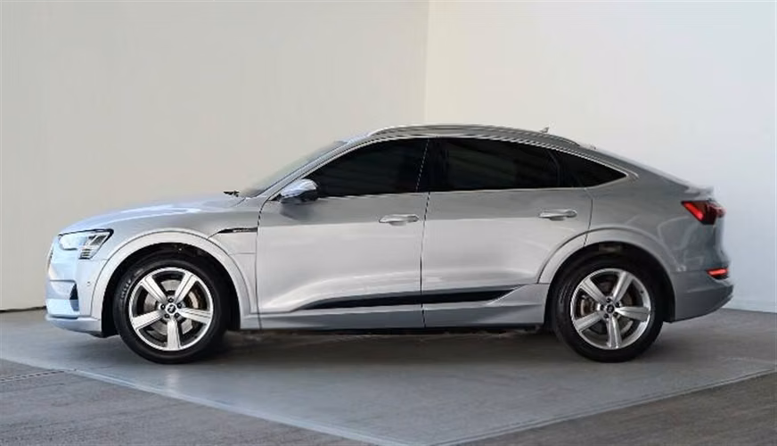 AUDI E-TRON 2022 AUTOMÁTICA ELÉCTRICO PLATEADO