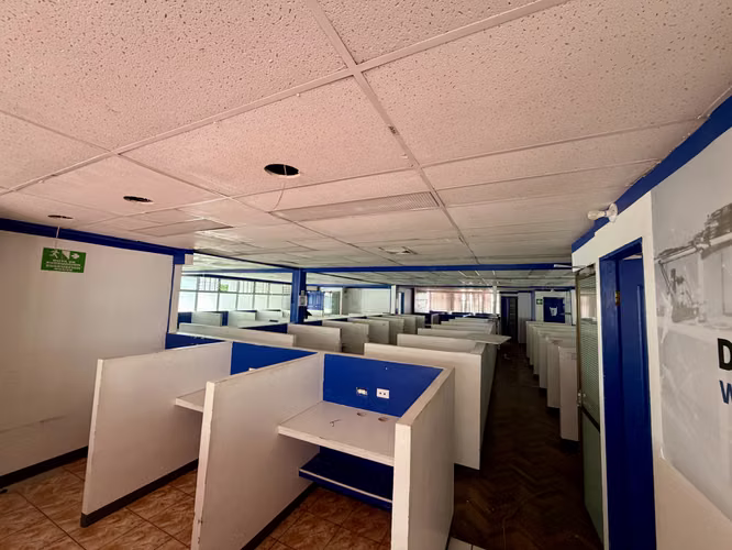 SE ALQUILA OFICINA DE 200M2 - EDIFICIO CENTRO COLON - PASEO COLON
