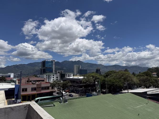 SE ALQUILA OFICINA DE 200M2 - EDIFICIO CENTRO COLON - PASEO COLON