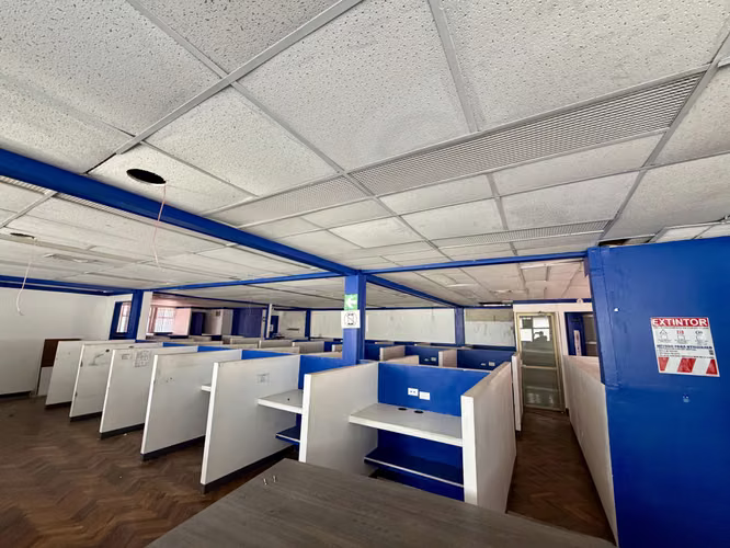 SE ALQUILA OFICINA DE 200M2 - EDIFICIO CENTRO COLON - PASEO COLON