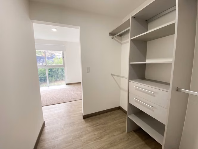 Apartamento en Alquiler Escazú | 2 Habitaciones | 2 Parqueos | Línea Blanca