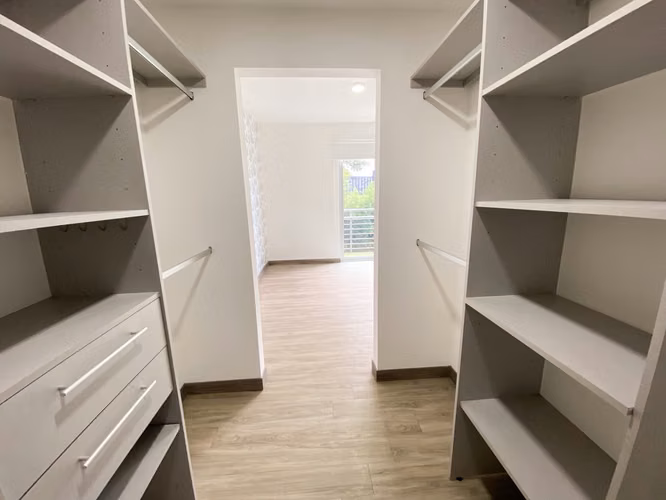 Apartamento en Alquiler Escazú | 2 Habitaciones | 2 Parqueos | Línea Blanca